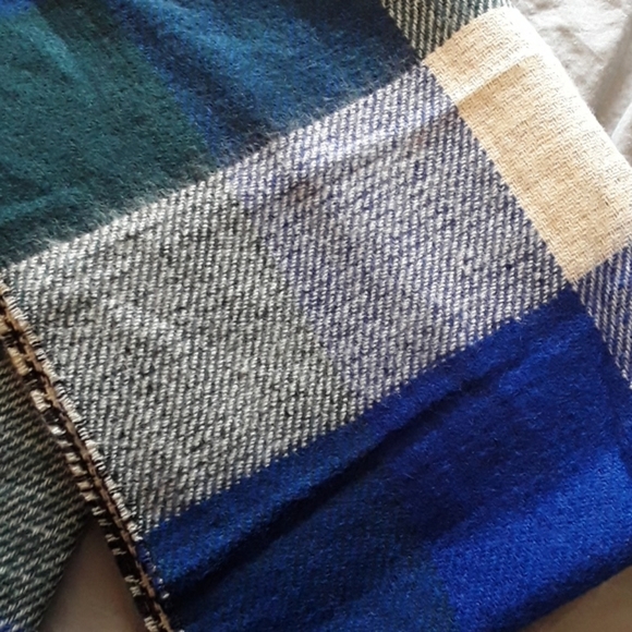 BNWT double  sided plaid scarf - Picture 2 of 4
